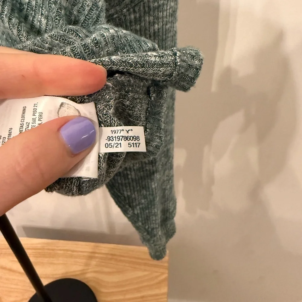 American Eagle Heathered Sage Green Cropped Ribbed Hoodie - XS
